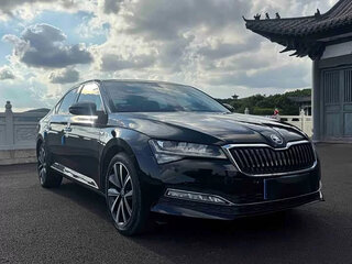 2023 Skoda Superb III Рестайлинг, чёрный, 1920000 рублей, вид 3