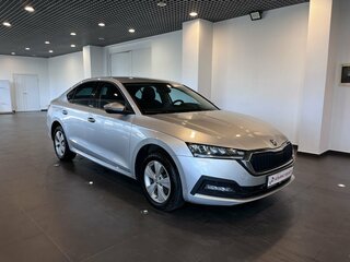 2021 Skoda Octavia IV (A8), серебристый, 2090000 рублей, вид 1