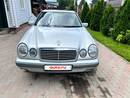 1998 Mercedes-Benz E-Класс 240 II (W210, S210), серебристый, 550000 рублей, вид 3