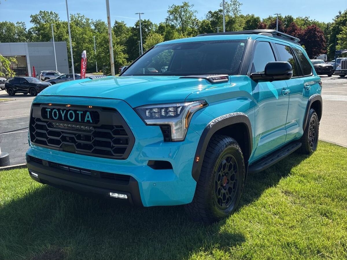 Открыть фотографии: Toyota Sequoia III