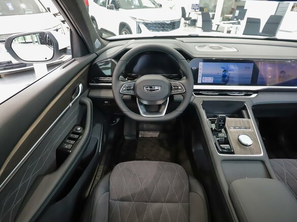 2026 Geely Monjaro I Рестайлинг, белый, 4954990 рублей - вид 17