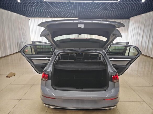 2023 Volkswagen Golf VIII, серый, 1790000 рублей - вид 13