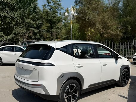 2026 Aion Y Plus 58.9 kWh, белый, 2180000 рублей, вид 4