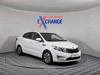 2013 Kia Rio 5-speed III, белый, 629000 рублей, вид 3