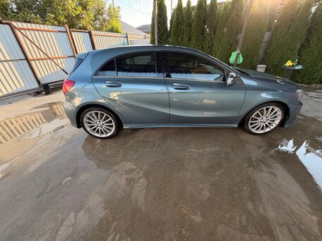 2014 Mercedes-Benz A-Класс 180 III (W176), синий, 1480000 рублей, вид 3