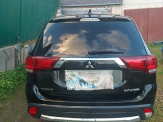2017 Mitsubishi Outlander III Рестайлинг 2, чёрный, 1600000 рублей, вид 4