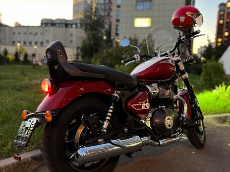 2025 Royal Enfield Super Meteor, красный, 650000 рублей, вид 2