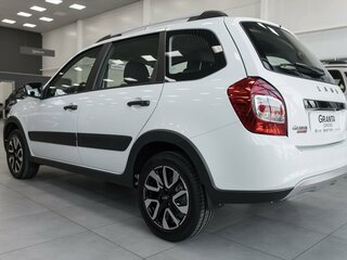 2026 Lada (ВАЗ) Granta Cross I Рестайлинг, белый, 1245000 рублей, вид 3