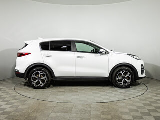 2021 Kia Sportage IV Рестайлинг, белый, 1999700 рублей, вид 4