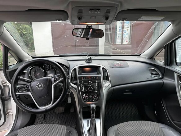 2011 Opel Astra J, белый, 650000 рублей - вид 4