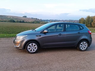 2013 Kia Rio 5-speed III, серый, 615000 рублей, вид 4
