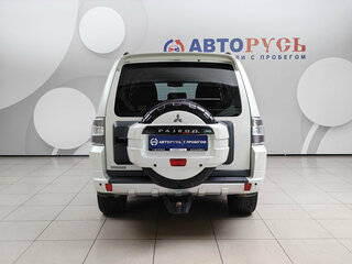 2014 Mitsubishi Pajero IV Рестайлинг 1, белый, 2299000 рублей, вид 4