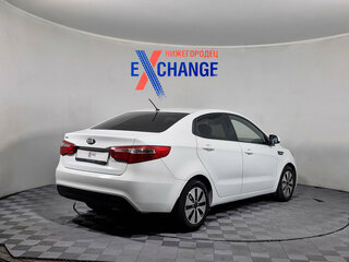 2013 Kia Rio 5-speed III, белый, 634000 рублей, вид 3