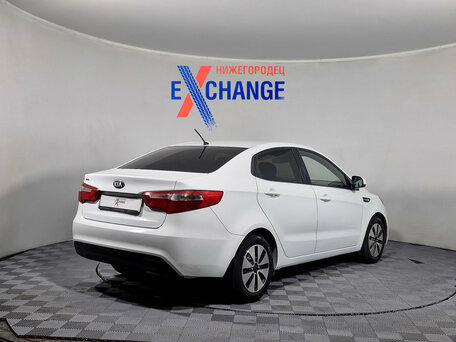 2013 Kia Rio 5-speed III, белый, 634000 рублей, вид 3