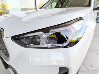 2024 BMW iX1 eDrive 25L, белый, 3616099 рублей, вид 5