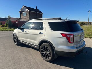 2013 Ford Explorer V, серебристый, 1800000 рублей, вид 4