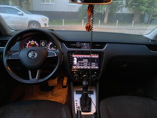 2017 Skoda Octavia III (A7) Рестайлинг, белый, 1100000 рублей, вид 5
