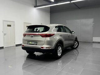 2017 Kia Sportage IV, серебристый, 1790000 рублей, вид 2
