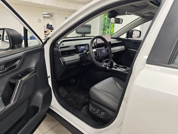2026 Toyota RAV4 VI (XA60), белый, 4850000 рублей - вид 10
