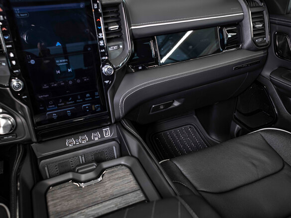 2026 Ram 1500 Crew Cab V Рестайлинг, серебристый, 12105636 рублей - вид 28