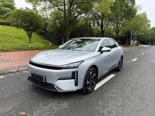 2025 Geely Galaxy L6 EM-i 140 km, серебристый, 2667033 рублей, вид 1