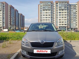2013 Skoda Fabia II Рестайлинг, бежевый, 700000 рублей, вид 1