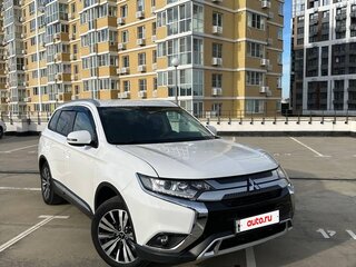 2019 Mitsubishi Outlander III Рестайлинг 3, белый, 2200000 рублей, вид 1