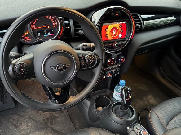 2021 Mini Hatch Cooper III (F55/F56) Рестайлинг, оранжевый, 2150000 рублей - вид 13