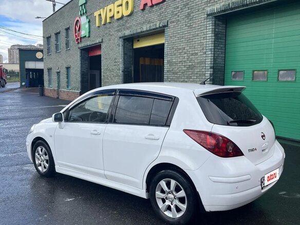 2010 Nissan Tiida I, белый - вид 4