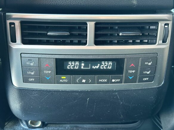 2013 Lexus LX 570 III Рестайлинг, белый, 3270000 рублей - вид 17