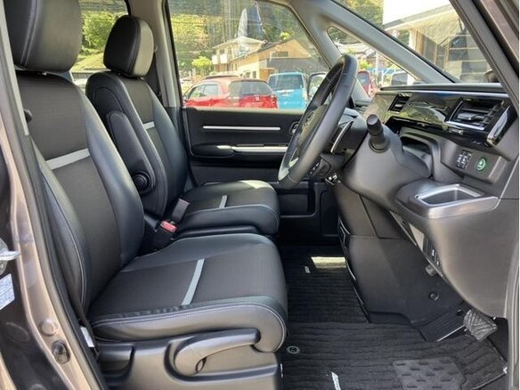 2021 Honda Stepwgn Spada V Рестайлинг, серебристый - вид 11