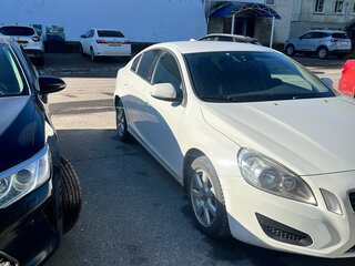 2013 Volvo S60 II, белый, 1100000 рублей, вид 2