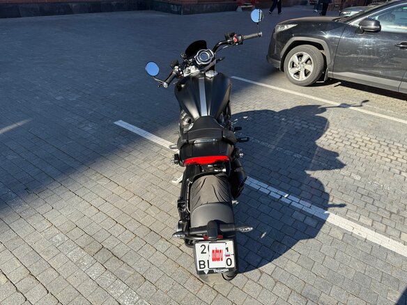 2023 Triumph Rocket 3, красный, 2500000 рублей - вид 7
