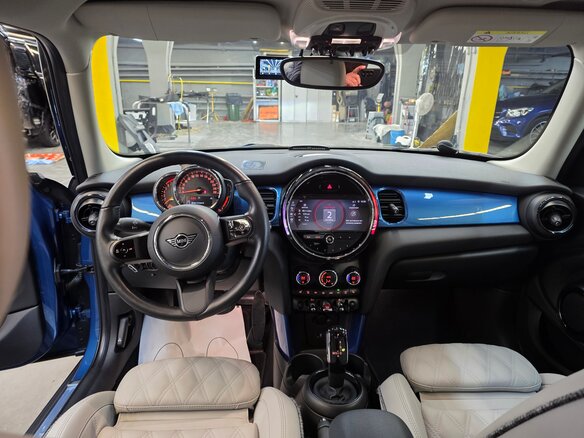 2022 Mini Hatch Cooper III (F55/F56) Рестайлинг 2, синий, 3000000 рублей - вид 11