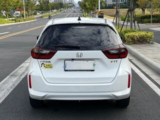 2022 Honda Fit IV, белый, 945000 рублей, вид 5