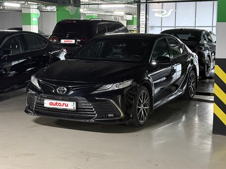 2021 Toyota Camry VIII (XV70) Рестайлинг, чёрный, 3500000 рублей, вид 1