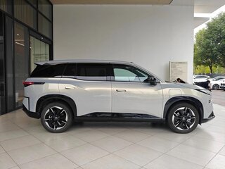 2026 Toyota bZ3X 58.3 kWh, серебристый, 2510010 рублей, вид 3