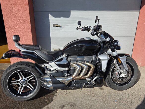 2020 Triumph Rocket 3, чёрный, 1800000 рублей - вид 2