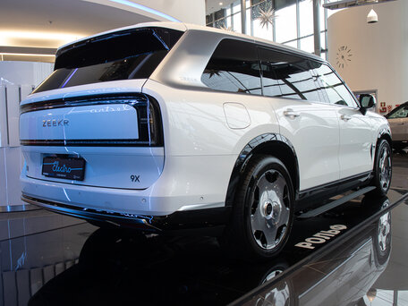 2025 Zeekr 9X 55 kWh (до 3.5 т), белый, 12200000 рублей, вид 4