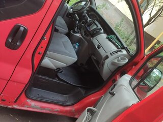 2005 Renault Trafic II, красный, 850000 рублей, вид 3