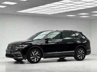 2022 Volkswagen Tiguan II Рестайлинг, чёрный, 2760000 рублей, вид 5