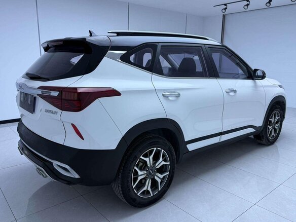 2023 Kia KX3, белый, 1575000 рублей - вид 5