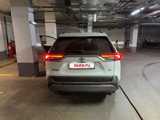 2021 Toyota RAV4 V (XA50), белый, 4550000 рублей, вид 3