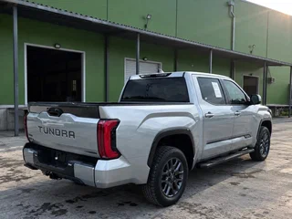 2025 Toyota Tundra CrewMax III, серебристый, 5900000 рублей, вид 3