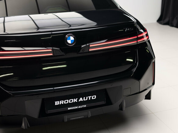2026 BMW 7 серии 740 xDrive VII (G70) Рестайлинг, чёрный, 26290000 рублей - вид 36