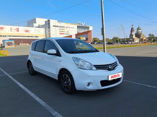 2013 Nissan Note I Рестайлинг, белый, 740000 рублей, вид 3