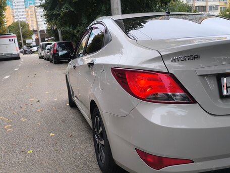 2015 Hyundai Solaris I Рестайлинг, бежевый, 1130000 рублей, вид 4