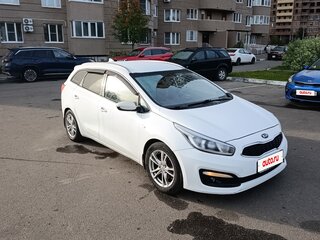 2017 Kia Ceed II Рестайлинг, белый, 900000 рублей, вид 3