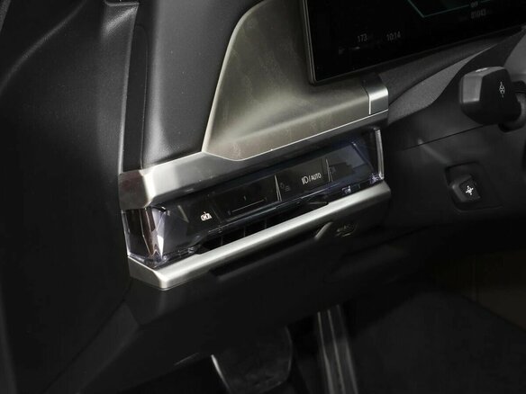 2025 BMW 7 серии 740i xDrive VII (G70), красный, 16760000 рублей - вид 15