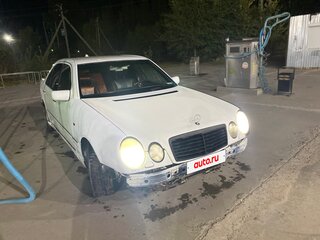 1996 Mercedes-Benz E-Класс 320 II (W210, S210), белый, 320000 рублей, вид 1